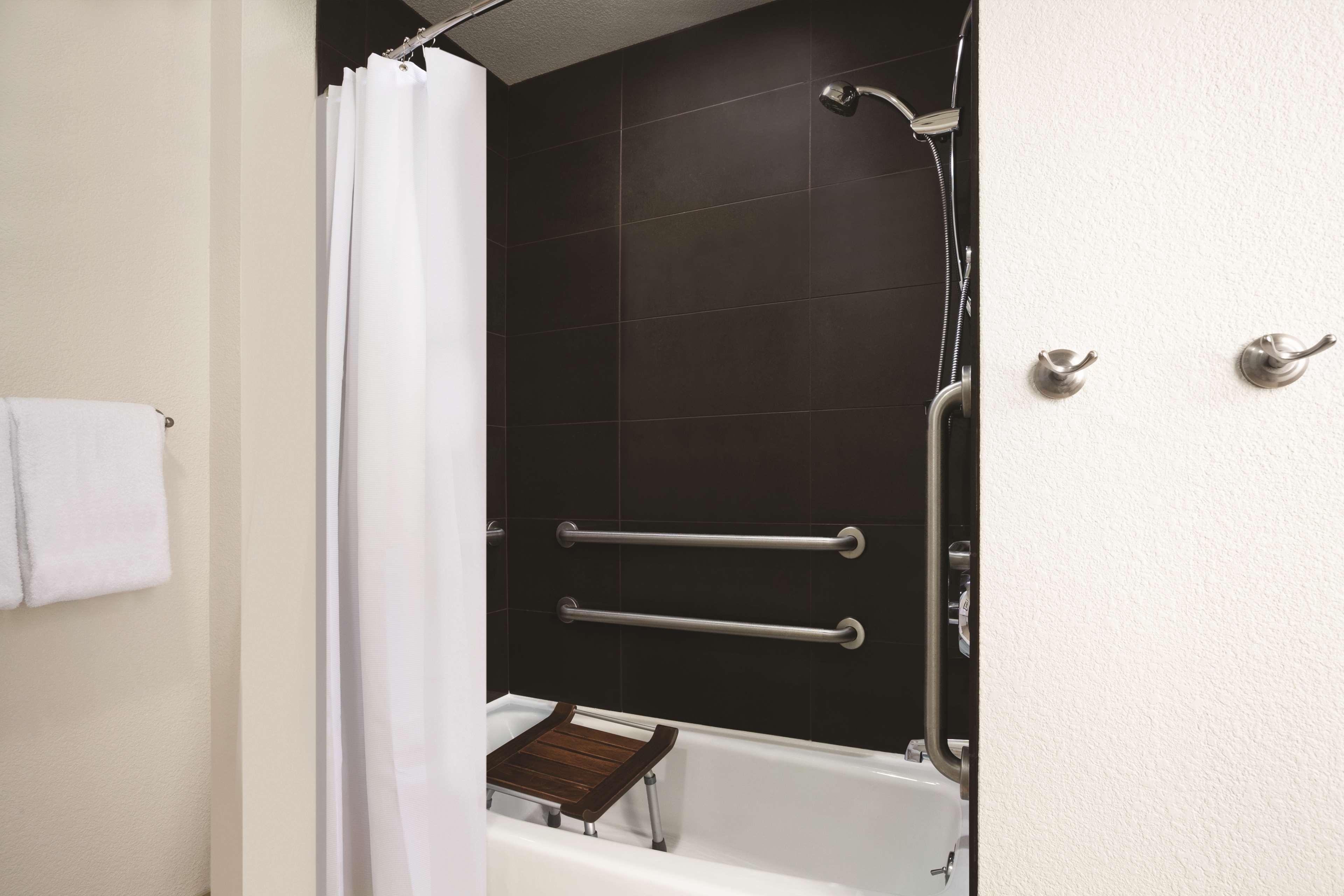 Hyatt House Pleasant Hill Hotel Екстериор снимка