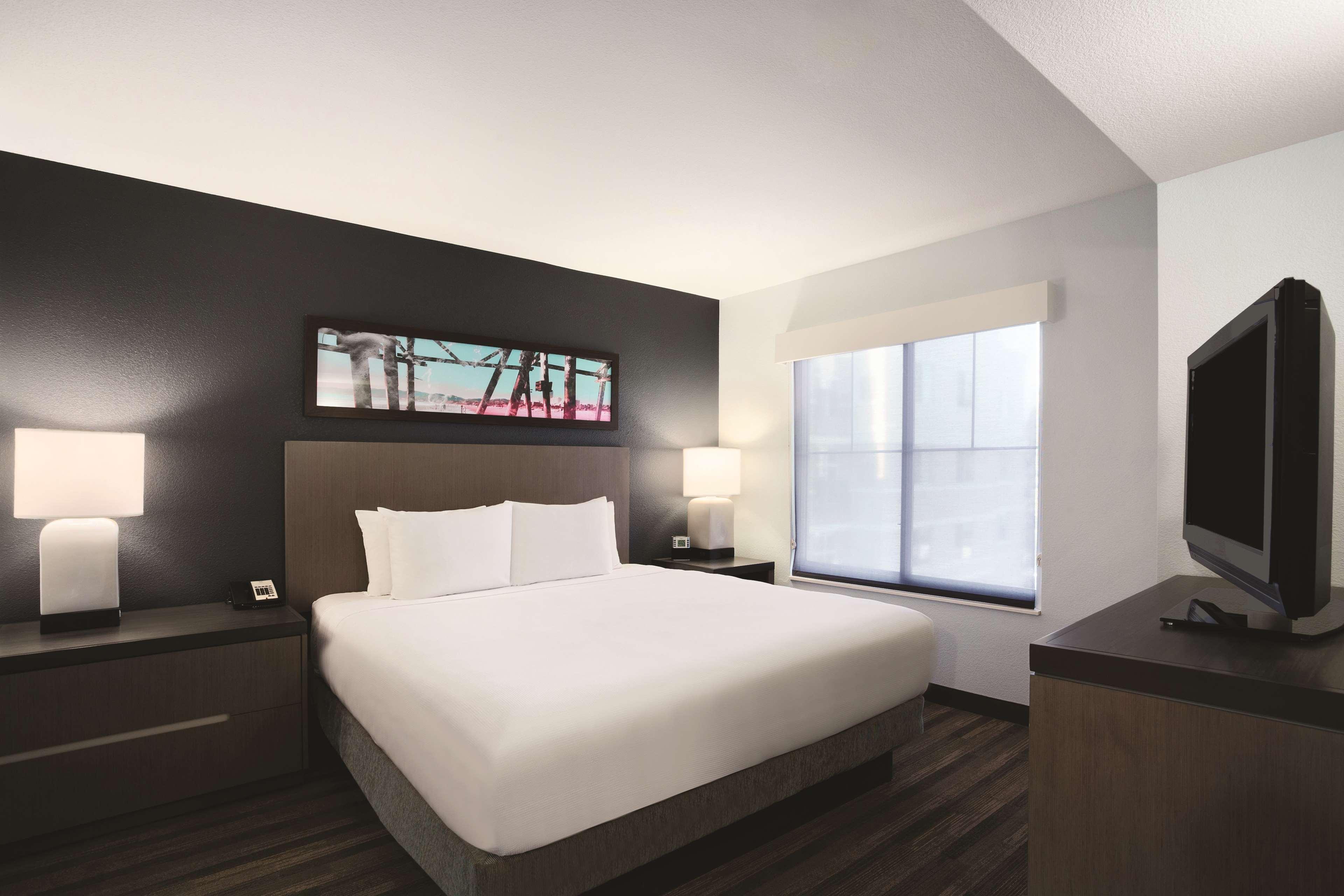 Hyatt House Pleasant Hill Hotel Екстериор снимка